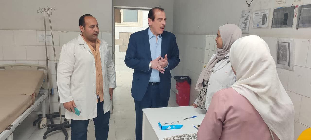 جولة ليلية تفجر القرارات.. استبعاد قيادات بمستشفى أم المصريين بعد تفقد مفاجئ لنائب وزير الصحة
