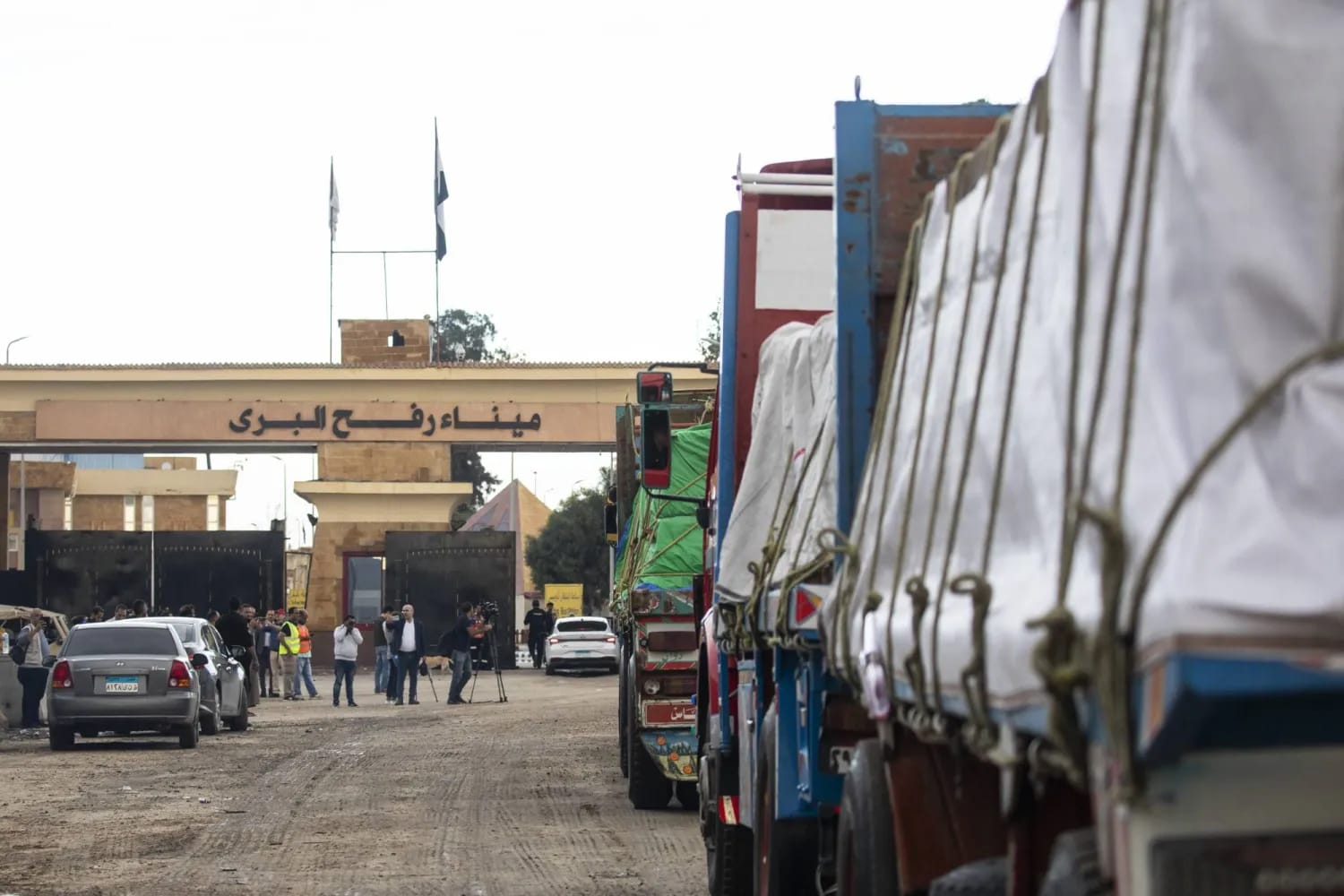 اتفاق جديد يرفع وتيرة الإغاثة.. 600 شاحنة مساعدات في طريقها إلى غزة يوميًا