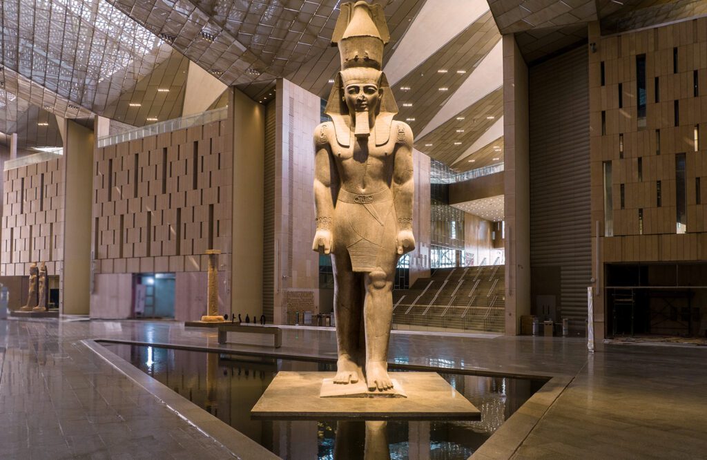 مصر تُشعل ليل العالم من قلب الجيزة…المتحف المصري الكبير يستيقظ بعد عقدين من الانتظار في أمسية تاريخية 1 نوفمبر