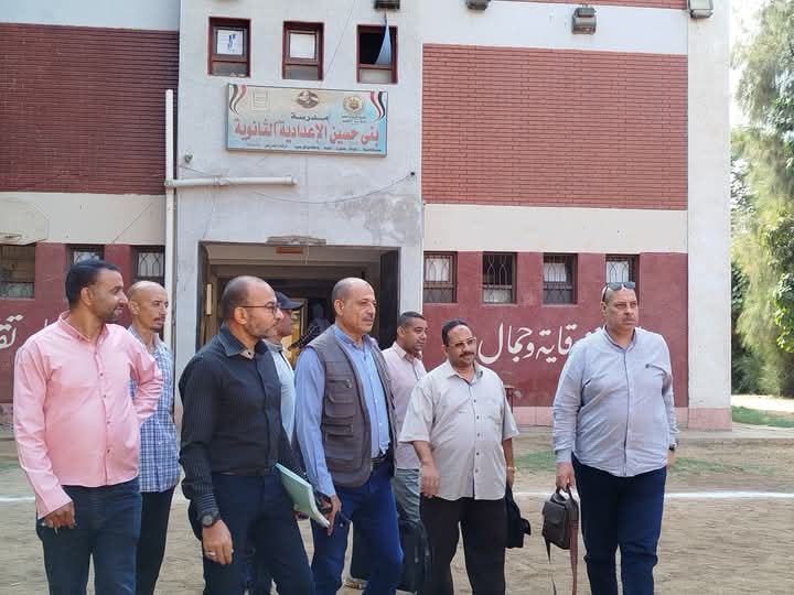 مدير عام إدارة أسيوط التعليمية يتفقد مدارس بني حسين لمتابعة سير العملية التعليمية