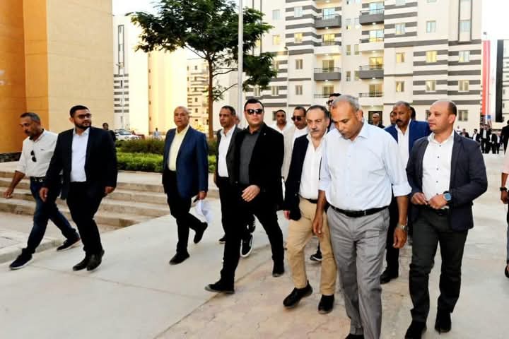 وزير الإسكان ومحافظ أسيوط يتفقدان محطة تنقية مياه الشرب وأعمال الطرق والمحاور والممشى السياحي بمدينة أسيوط الجديدة
