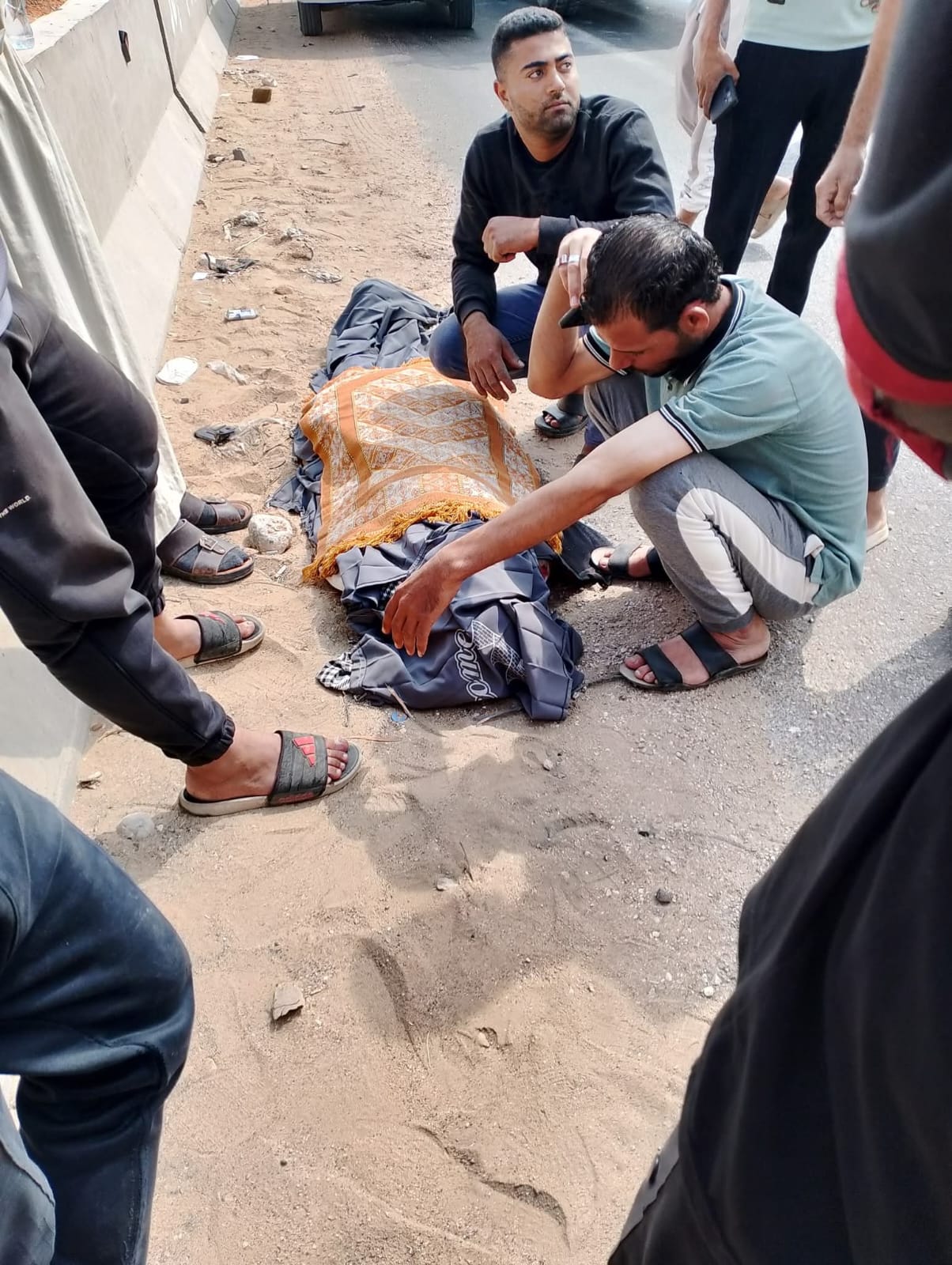 مصرع سائق وإصابة اثنين في حادث مروع على الطريق الأوسطي بأكتوبر