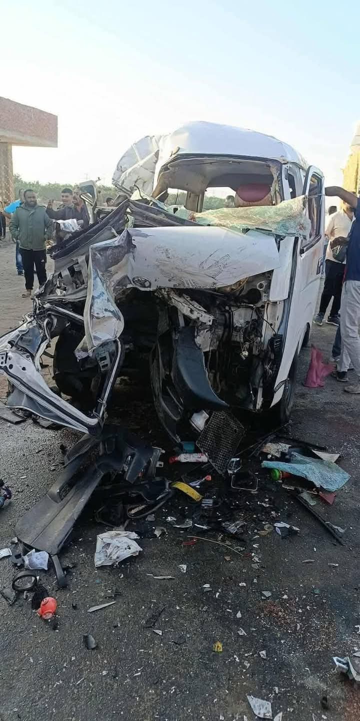 مصرع سائق وإصابة آخرين في حادث تصادم سيارة ميكروباص واخري نقل بمحافظة الشرقية