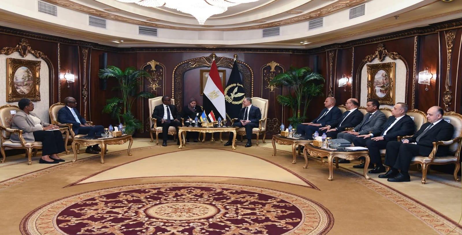 تعاون أمني مصري رواندي لمواجهة التحديات المشتركة.. وزير الداخلية يستقبل نظيره الرواندي بالقاهرة