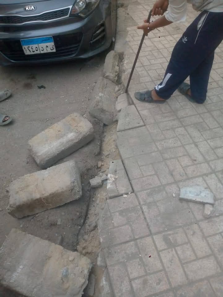 استكمال اعمال تركيب بلاط انترلوك وبلدورات بحي شرق اسيوط
