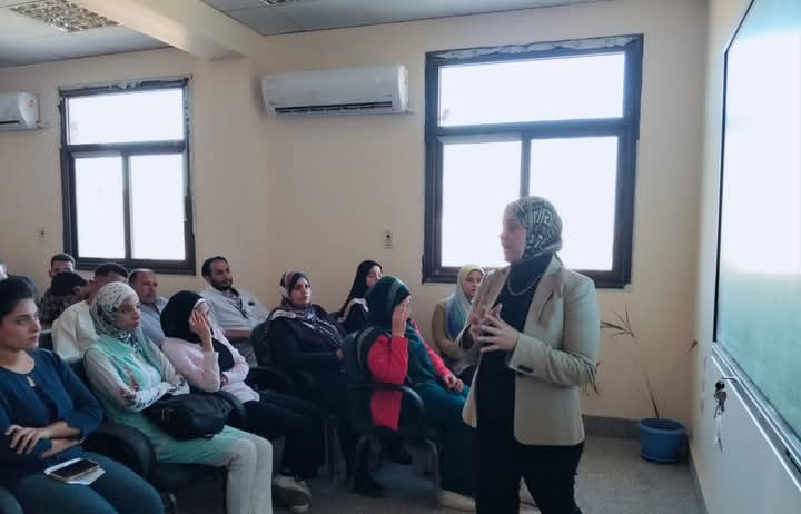 مستشفى الإصابات والطوارئ بجامعة أسيوط ينظم تدريبا حول مخاطر بيئة العمل وكيفية الوقاية منها للتمريض الجدد