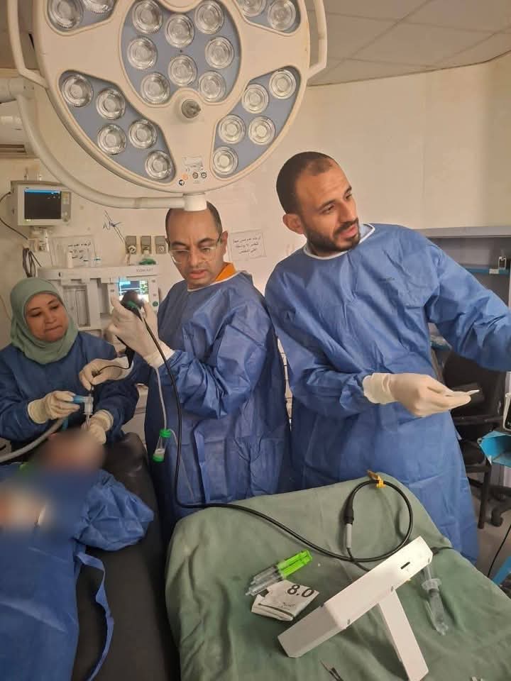مستشفى جامعة الأزهر بأسيوط تعقد ورشة عمل في مناظير الصدر للأطفال