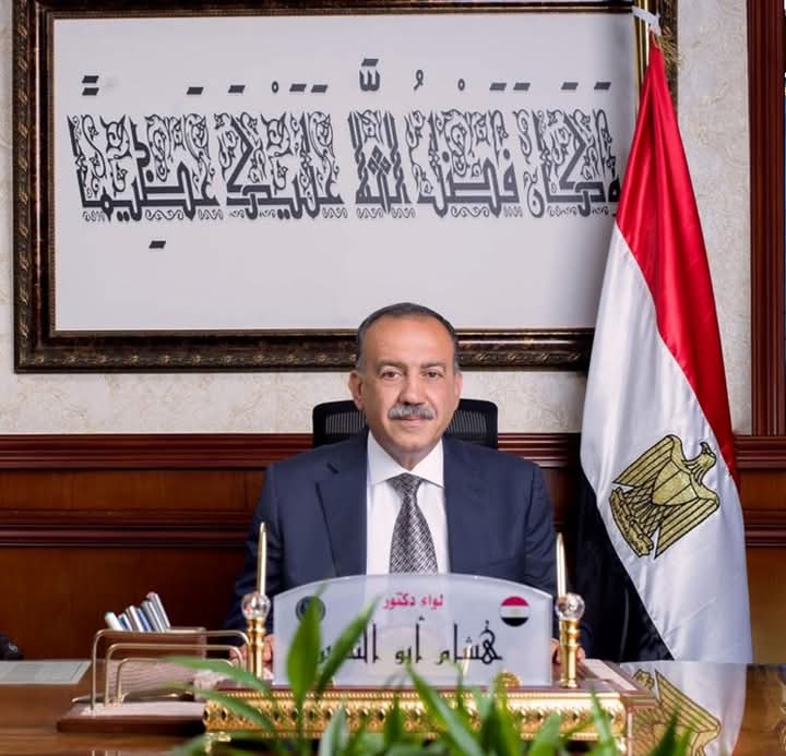 محافظ أسيوط: شاشات عرض كبرى بالميادين لتمكين المواطنين من متابعة افتتاح المتحف المصري الكبير