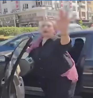 مشادة أمام ماكينة صراف تتحول إلى بلاغين متبادلين بين سيدة ورجل بالقاهرة