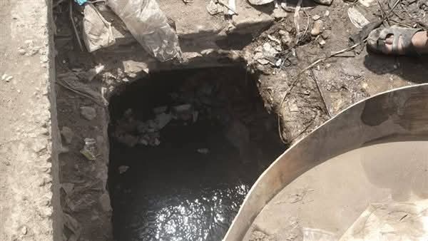 كان يلهو بجوار والده.. سقوط طفل فى بلاعة صرف صحى بشبرا الخيمة