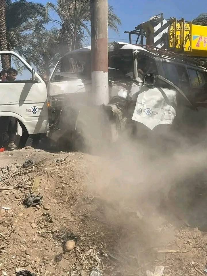 العربية اتعجنت.. إصابة ١١ مُعلمة في حادث تصادم سيارة ميكروباص وتروسيكل في جرجا بسوهاج