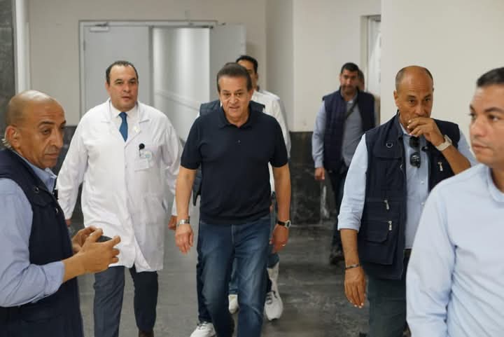نائب رئيس مجلس الوزراء وزير الصحة يتفقد مجمع الإسماعيلية الطبي ويوجه بسرعة الاستجابة لطلبات المواطنين