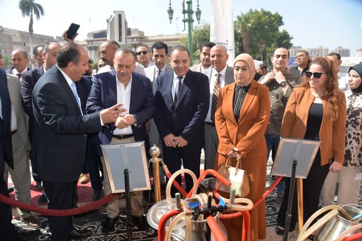 محافظ أسيوط يفتتح المعرض الزراعي الشامل بالتعاون مع الشركة المصرية للتنمية الزراعية والريفيةتخفيضات تصل إلى 50 ألف جنيه على الجرارات وخصومات كبيرة على المعدات الزراعية