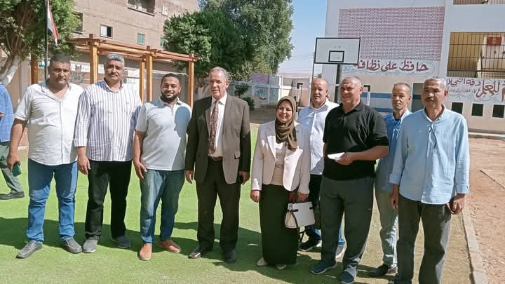 وكيل وزارة التعليم بأسيوط يشرح مزايا منصة كيريو لطلاب دير القصير الثانوية بالقوصية ويتابع الفترة المسائية