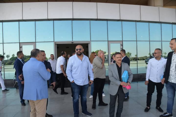 محافظ أسيوط يستقبل الرحلة الجوية المنتظمة بين القاهرة وأسيوط دعمًا لمنظومة النقل والتنمية بالصعيد