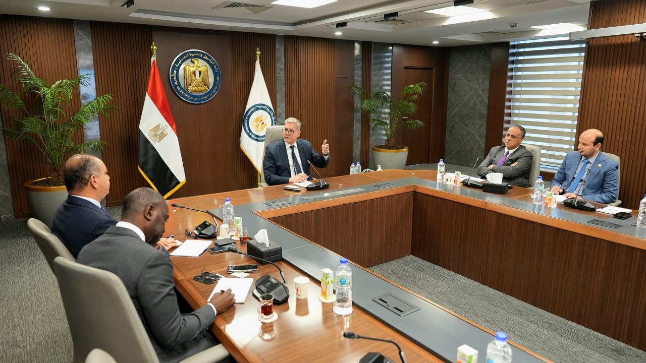 وزير البترول يبحث مع «التمويل الإفريقية» فرص ضخ استثمارات جديدة في التعدين ومشروعات التكرير