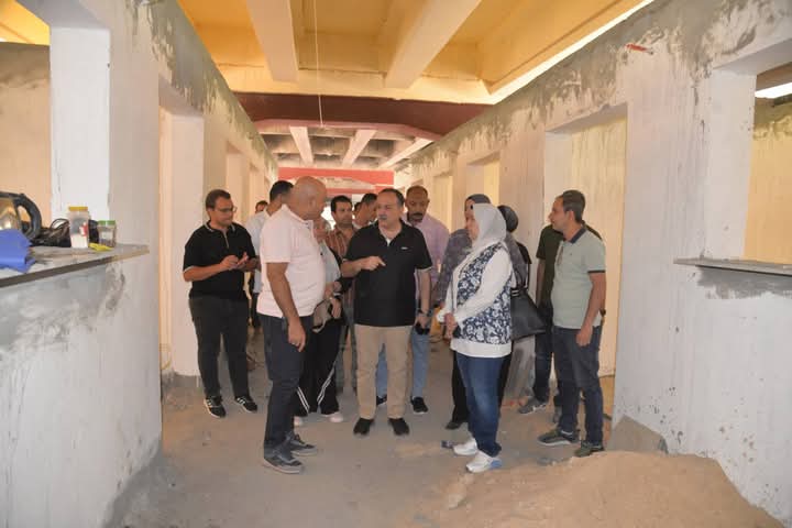 محافظ أسيوط يتفقد إنشاء أول معرض دائم لمنتجات المحافظة أسفل كوبري فيصل ويؤكد: دعم الأسر المنتجة أولوية