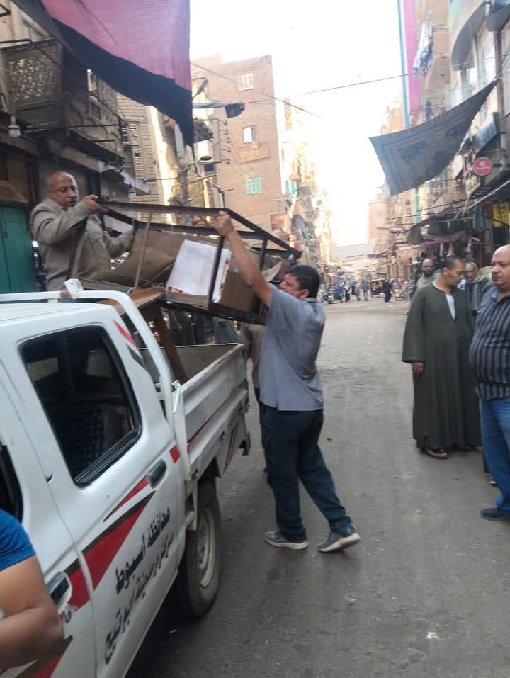 الديب :استمرار حملات الاشغالات بمدينة أبوتيج لازالة ورفع كافة اشغالات الطريق وفتح الطرق امام المارة وتحقيق السيولة المرورية.