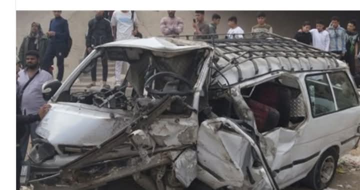 بالأسماء إصابة 8 أشخاص بينهم سيدات. حادث تصادم سيارتين على الطريق الصحراوي بقنا