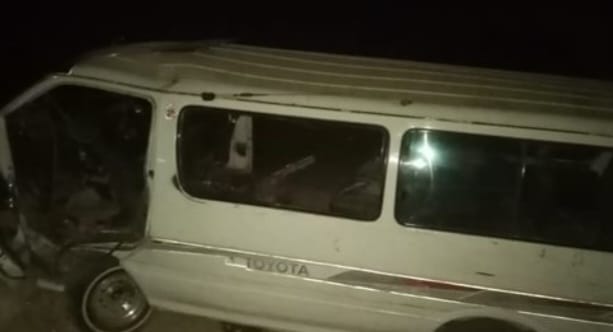 بينهم حالات خطيرة.. إصابة 6 أشخاص إثر تصادم ميكروباص مع سيارة ربع نقل بقنا.