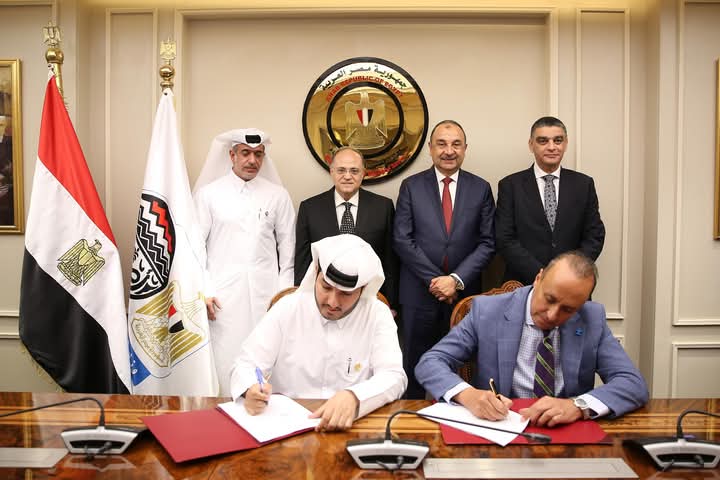 الغمراوي يشهد توقيع اتفاقية الشراكة إستراتيجية لتوطين صناعة المستلزمات الطبية بين “القابضة للأدوية” و”دوا” الأمريكية