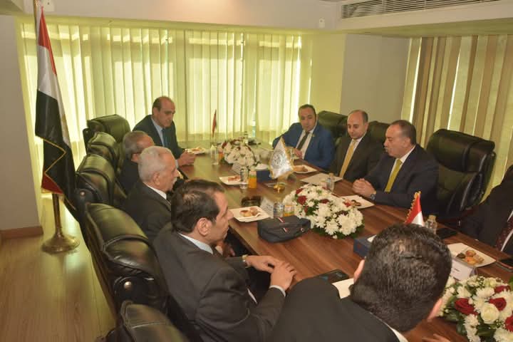 محافظ أسيوط يوقع بروتوكول تعاون مع المحكمة العربية للتحكيم لتعزيز الوعي الوطني وتدريب الشباب