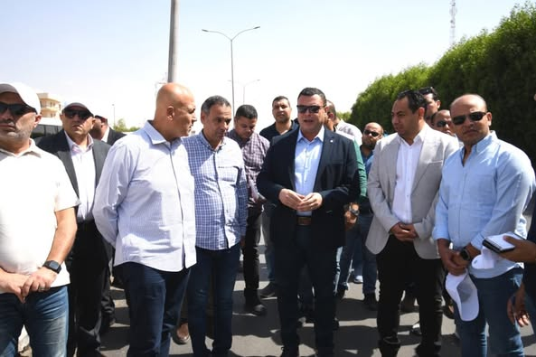 وزير الإسكان يتفقد الأعمال الجاري تنفيذها لتطوير الطرق والمحاور بمدينتي “6 أكتوبر وحدائق أكتوبر”