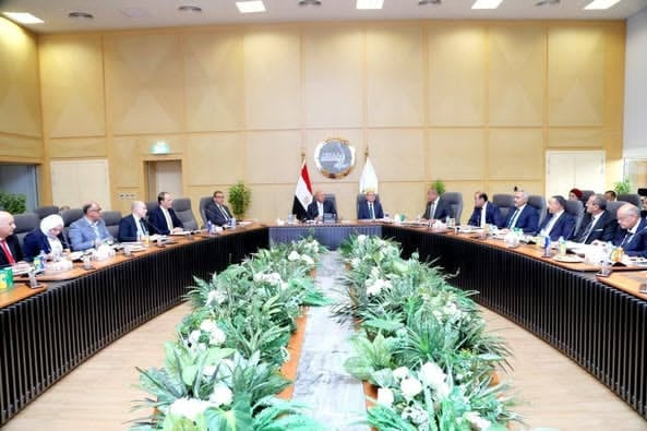 بحضور محافظ القاهرة وزير النقل يترأس اجتماع مجلس ادارة السوبر جيت