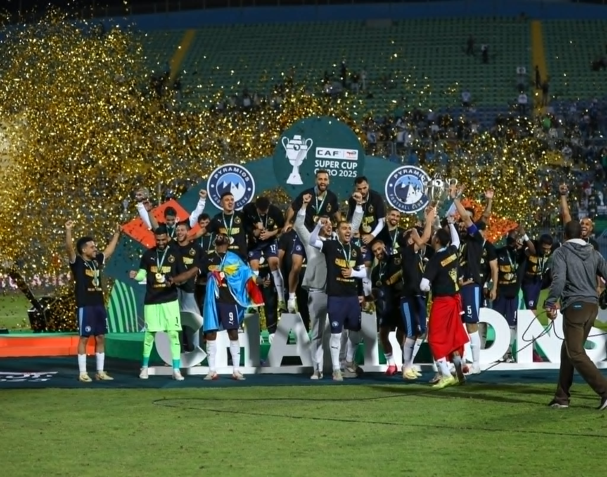 إتحاد الكرة يهنئ نادى بيراميدز بعد التتويج بكأس السوبر الأفريقى