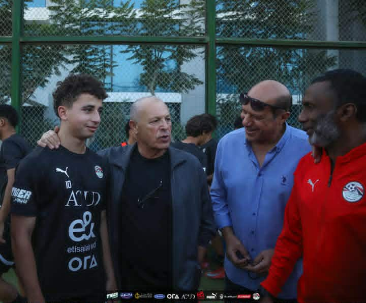 قبل السفر لكأس العالم أبو ريدة وحسام يدعمان منتخب مصر تحت 17 سنة