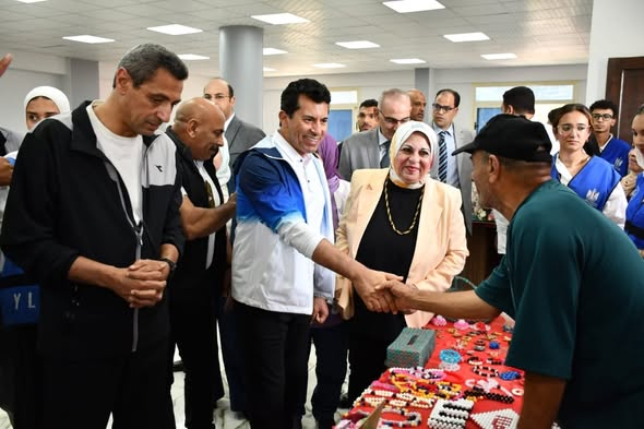 خلال جولته بمحافظة السويس…وزير الشباب والرياضة ومحافظ السويس يشهدان لقاءً حواريًا مع القوي الشبابية بمركز سليم الحي للتنمية الشبابية
