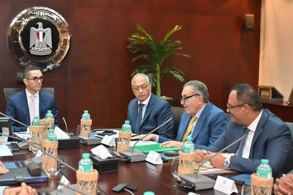 وزير الإستثمار والتجارة و رئيس الإتحاد العام للغرف التجارية يستعرضان تسهيل حركة الصادرات والواردات