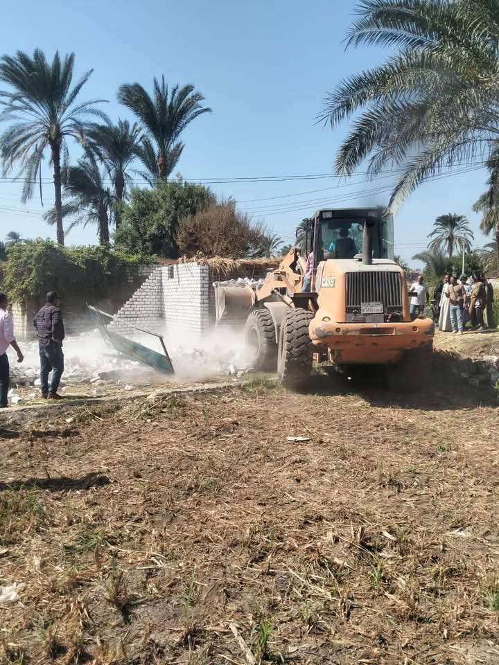 محافظ أسيوط: استرداد 39 فدانًا و520 مترًا مربعًا خلال تنفيذ 17 قرار إزالة ضمن المرحلة الثالثة من الموجة 27