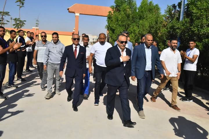 محافظ أسيوط يتفقد المدرسة الفنية لمياه الشرب والصرف الصحي بأسيوط الجديدة ويعلن قبول أول دفعة من الطالبات