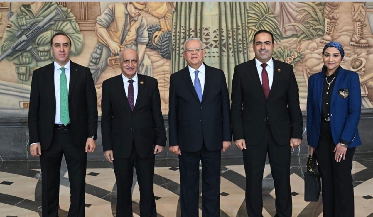 رئيس الشباب والرياضة بالنواب دكتور محمود حسين والمستشار حنفي جبالي رئيس مجلس النواب في استقبال السيد نور الدين إسماعيلوف رئيس المجلس التشريعي لبرلمان أوزبكستان