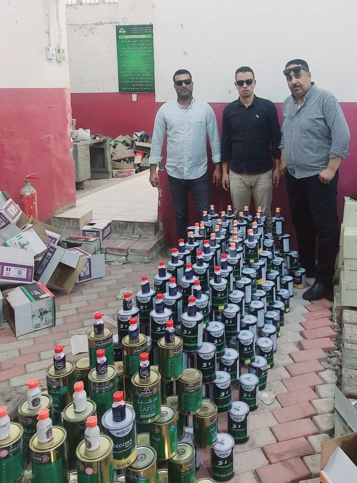 تموين اسيوط يضبط [ ٤٤٧٠ ] عبوة بويات منتهية الصلاحية