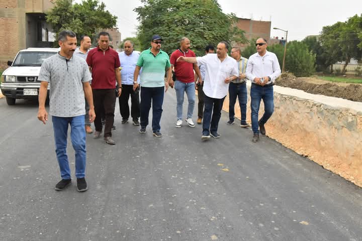 محافظ أسيوط يتفقد طريق درنكة – محور الهضبة بعد الانتهاء من رصف 3 كيلومترات جديدة تدعم التنمية والسياحة الدينية
