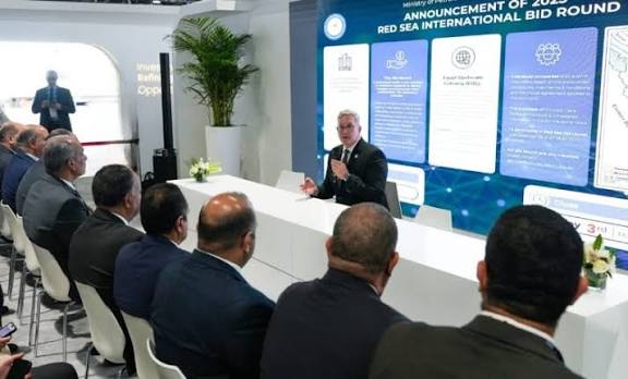 مصر تطرح مزايدة عالمية جديدة للتنقيب عن النفط والغاز في البحر الأحمر