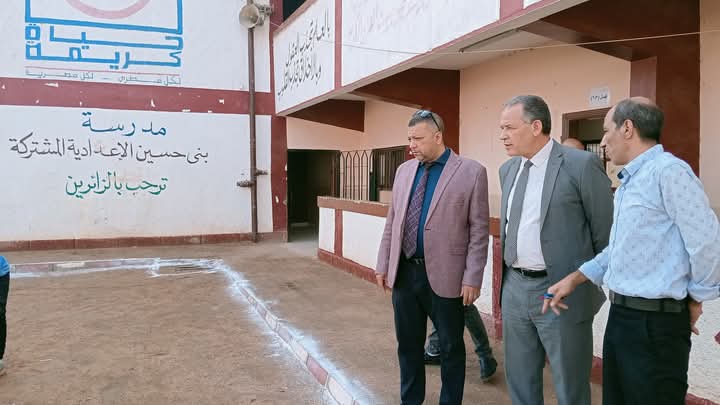 مدير تعليم أسيوط يتفقد 4 مدارس بقرية بنى حسين لمتابعة تطبيق لائحة الانضباط المدرسى والبرامج العلاجية للطلاب الضعاف
