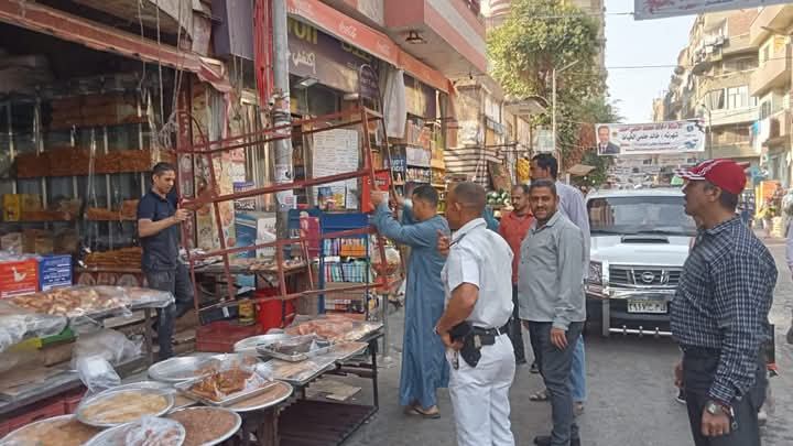 لتحقيق السيوله المرورية بالشوارع استمرار الحملات لرفع الاشغالات بحي شرق اسيوط تحت إشراف أبو العيون