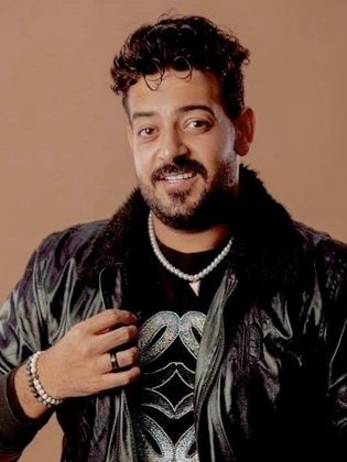 بعد جراحة حرجة.. تحسّن نسبي في حالة المطرب إسماعيل الليثي عقب حادث مروع بالمنيا