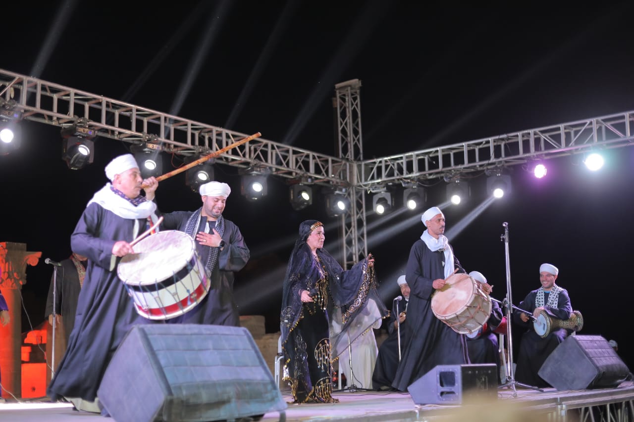 احتفالية مبهرة في معبد دندرة.. .محافظ قنا يفتتح مهرجان الفنون والحرف التراثية بمشاركة محافظي دمياط والأقصر ونائب وزير السياحة والآثار.