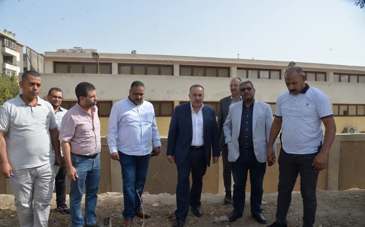 محافظ أسيوط يتفقد طريق نزلة عبد اللاه بحي شرق ويوجه بتعديل نقاط الدوران لتحقيق السيولة المرورية