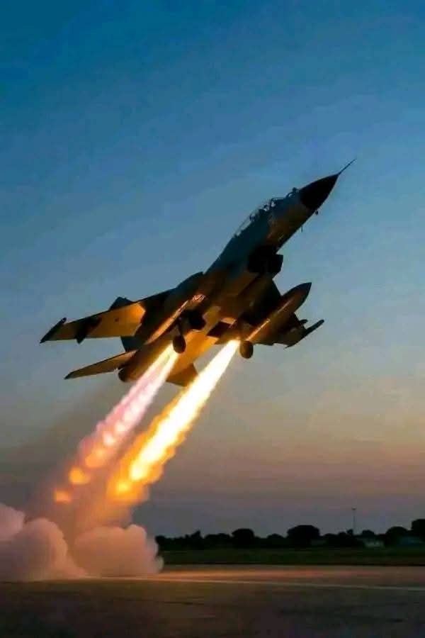 طيران الجيش السوداني يواصل عملياته في دارفور وسط دعوات لحظر جوي