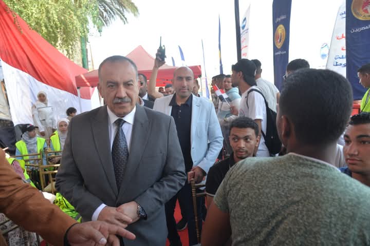 محافظ أسيوط يواصل جولاته الميدانية للاطمئنان على انتظام التصويت وإقبال المواطنين في انتخابات مجلس النواب 2025