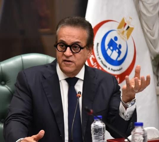 وزير الصحة يوجه بنقل الطبيب المصاب بطلق ناري طائش إلى معهد ناصر لتلقي الرعاية العاجلة
