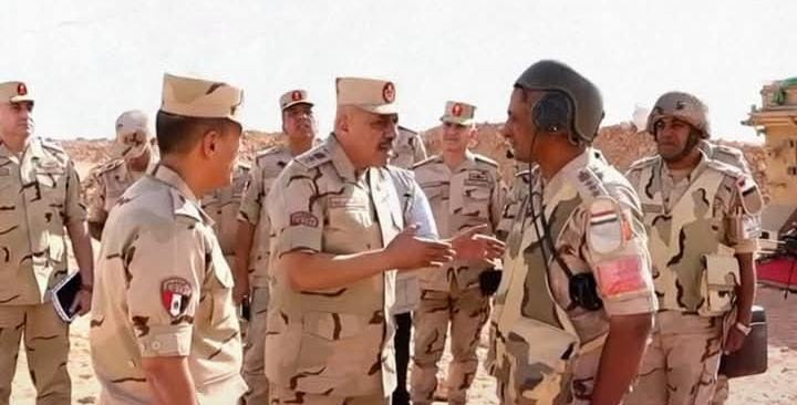 وزير الدفاع يشهد تنفيذ «المرحلة الرئيسية» من مشروع تكتيكي بالذخيرة الحية لوحدة في المنطقة الغربية