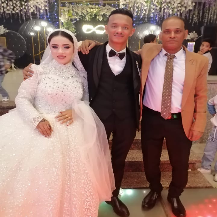 سيد زعزوع يهني ابن شقيقه محمد احمد زعزوع بمناسبة الزفاف السعيد