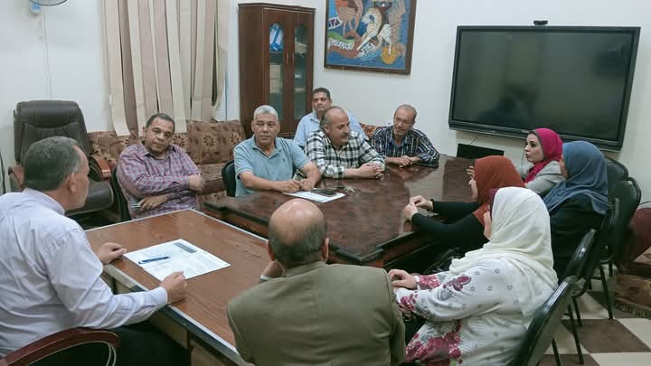 مدير تعليم أسيوط يناقش تطوير منظومة العمل بالتطوير التكنولوجى وتنفيذ مبادرات جديدة للطلاب والمعلمين