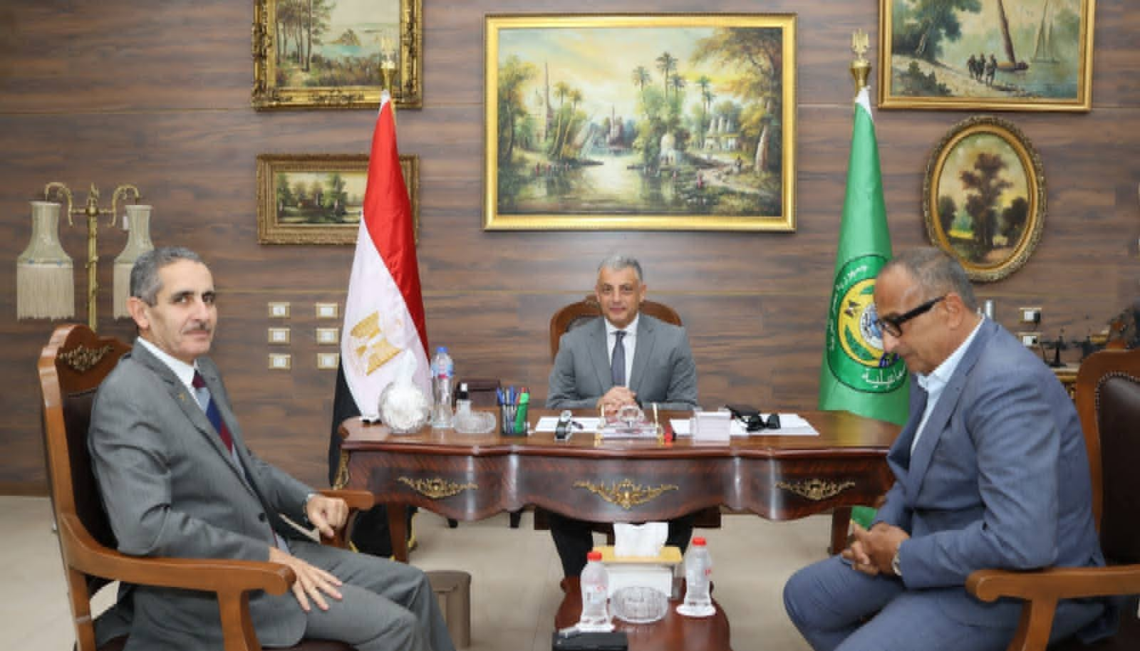 محافظ الإسماعيلية يدعم الدراويش يصرف شهر أكتوبر للعاملين